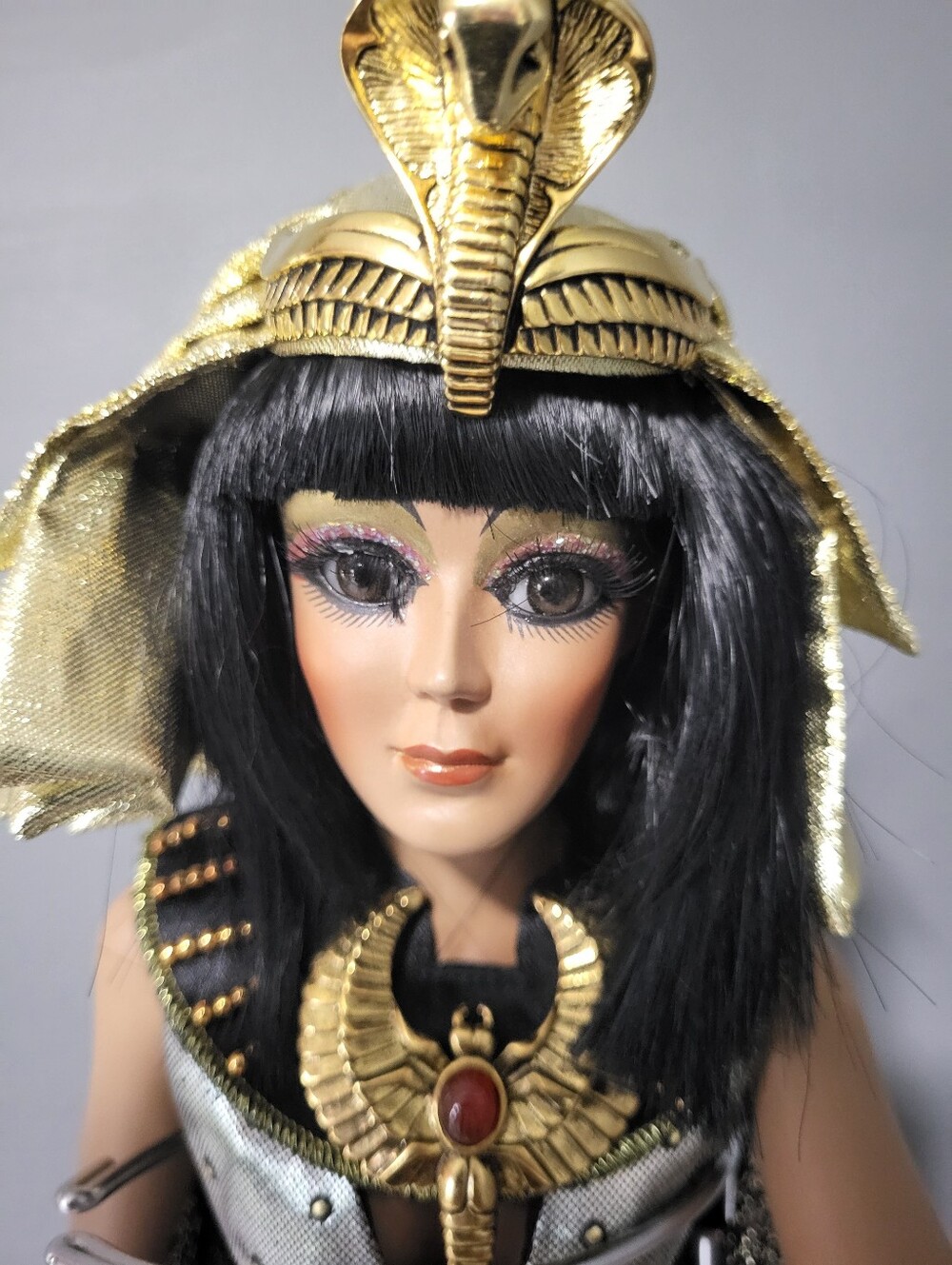 1997 Cleopatra Porcelain Doll - Picture 7 of 9